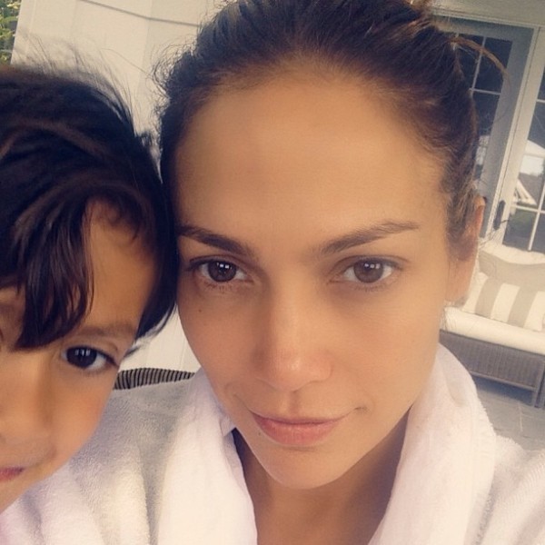 Jennifer Lopez bez make-upu so synom Maxom